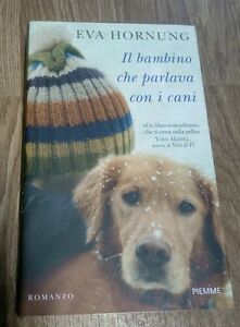 Bambino Che Parlava Con I Cani